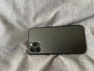 iPhone 11 Pro 64GB. Funziona, batteria 72%.