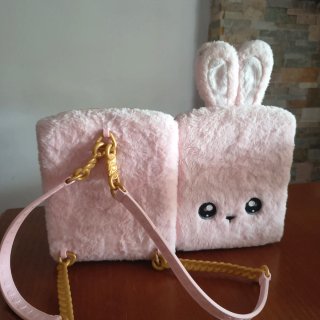 Muñeca Na Na Na Surprise con Maletín Rosa