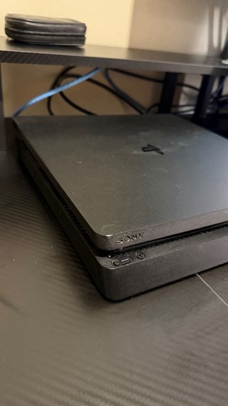 Ps4 slim 500 gb con mando y gta v