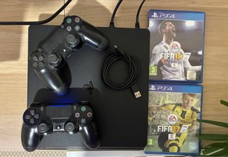 PS4 1TB Negra + 2 Mandos + FIFA 17 y 18