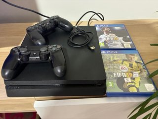 PS4 1TB Negra + 2 Mandos + FIFA 17 y 18