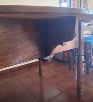 Mesa de comedor extensible antigua de madera