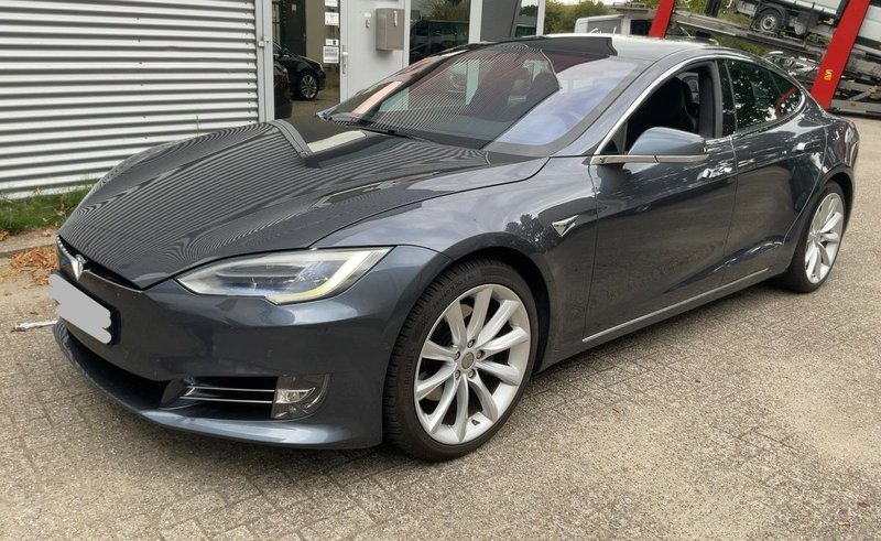 Tesla Model S 2018 - foto 1
