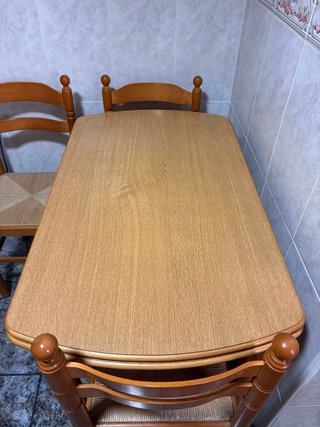 Mesa de cocina extensible con sillas