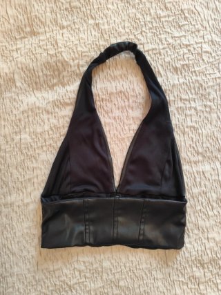 Top Bershka efecto piel espalda descubierta T.S