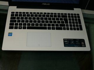 Portátil Asus F553M Blanco