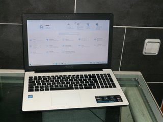 Portátil Asus F553M Blanco