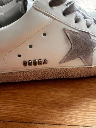 Zapatillas Golden Goose grises y blancas