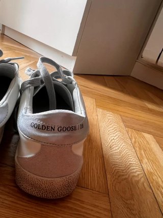 Zapatillas Golden Goose grises y blancas