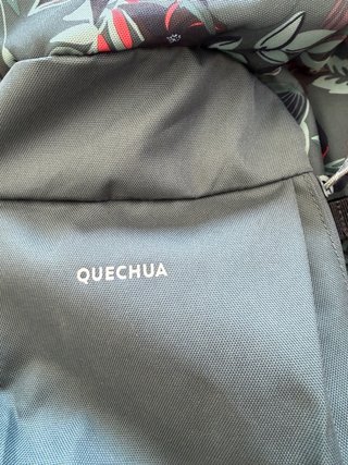 Mochila senderismo Quechua y palos