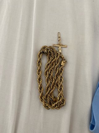 Cadena bañada en oro con cruz