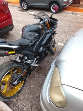 Yamaha R1 Negra y Dorada