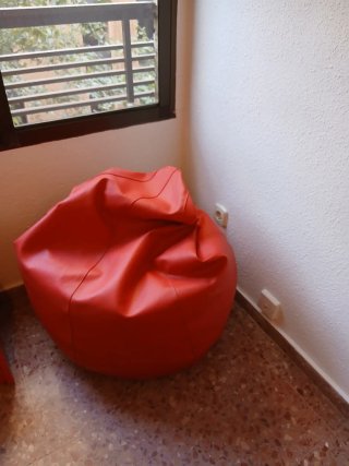 Pouf rosso in pelle sintetica