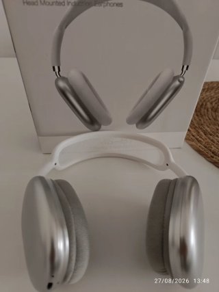 Auriculares diadema plateados y blancos