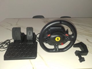 Volante Ferrari Thrustmaster PS5