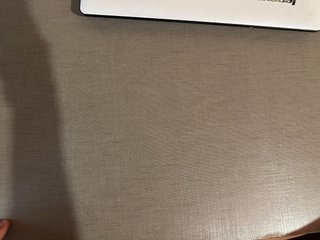 Escritorio marrón y gris