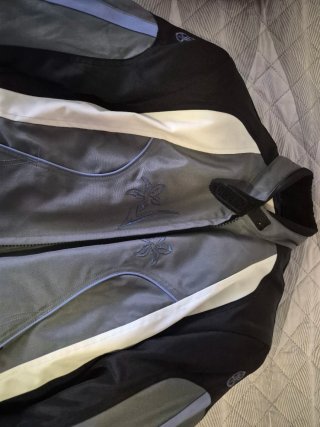 Chaqueta Moto Yamaha Mujer Negra,  Gris y morada