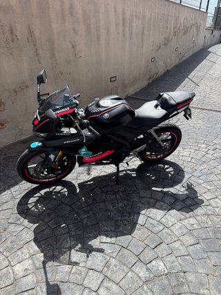 Yamaha YZF R125 Negra