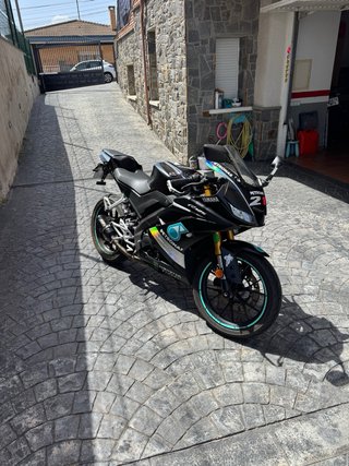 Yamaha YZF R125 Negra