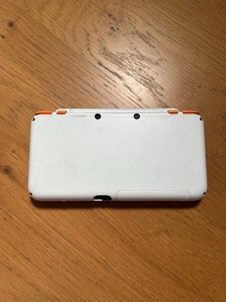 Nuovo Nintendo 2DS XL edizione Arancione e Bianca