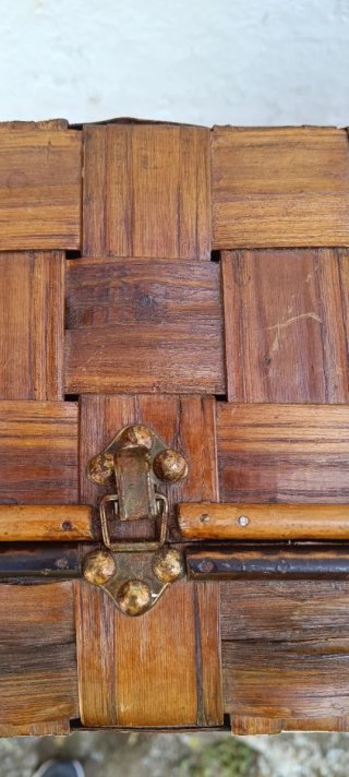 Antigua Maleta baúl almacenamiento mimbre y madera