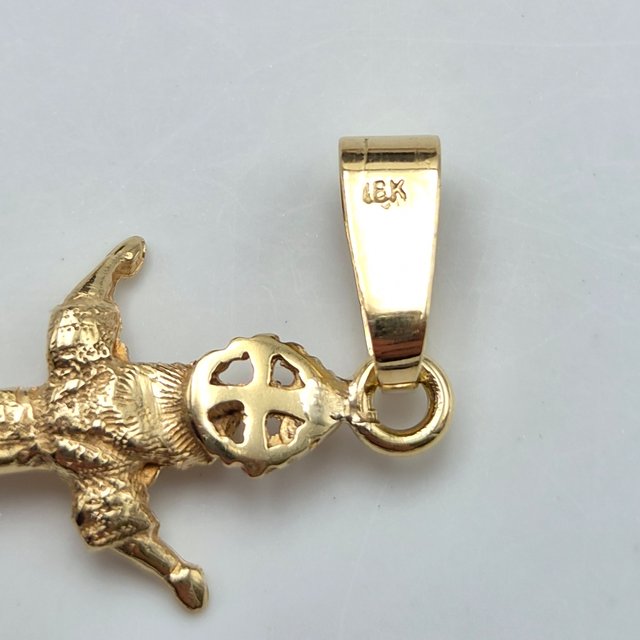 Colgante Divino Niño oro de 18k. 4.09 gr.