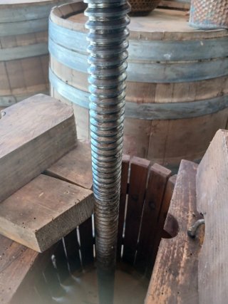 Prensa de vino de madera