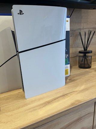 ¡CÓMO NUEVA! PlayStation 5 Slim + Lector 1Tb