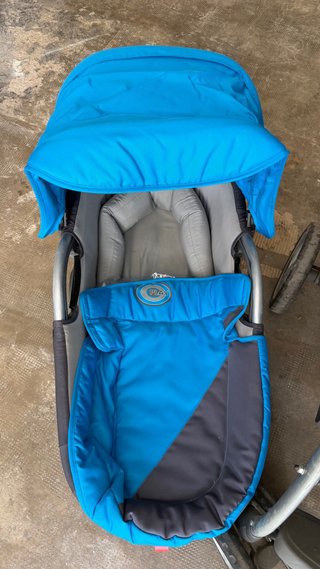 Conjunto 3 piezas bebé: Silla + Capazo + Maxicosi