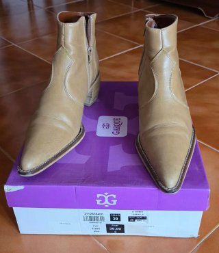 Botín mujer estilo cowboy. Piel.