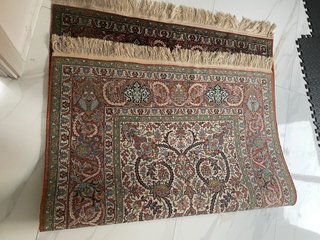 Tappeto persiano con filo di seta