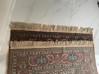 Tappeto persiano con filo di seta