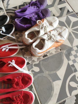 Lote de zapatillas deportivas variadas