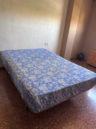 Habitación de madera de pino