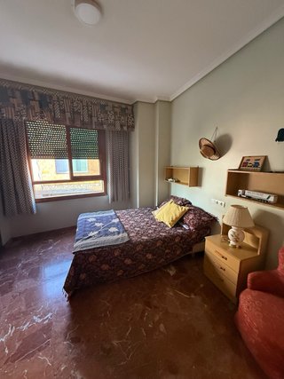 Habitacion en silla vlc solo chica