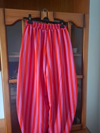 Pantalón barrel rayas rosas y rojas Zalando T.U.