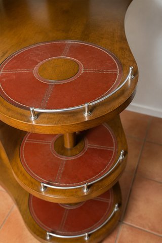 Mueble bar con 4 banquetas