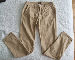 Pantalón chino beige