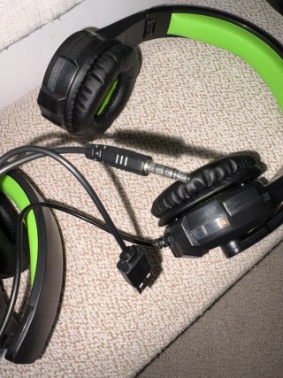 4 Auriculares con 4 Cargadores
