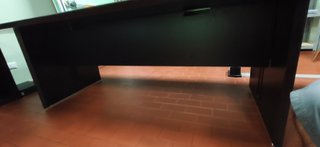 Tavolo riunioni nero in metallo e legno