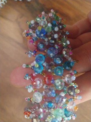 Lote 3 pulseras de cuentas, falsas perlas y piedra