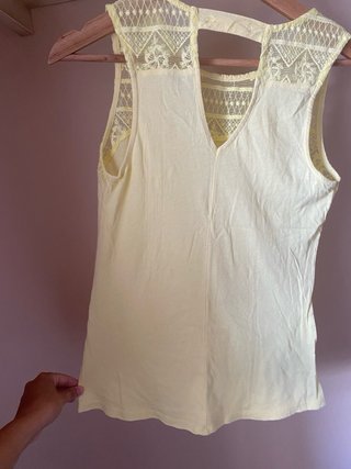 Blusa amarilla con encaje talla S