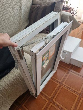 Ventana oscilobatiente blanca 50x70 cristal opaco