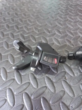 Pulsadores Shimano Alivio 3x9v