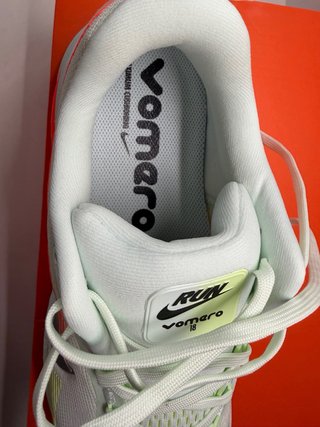 Nike Vomero 18 HM6803-300 Talla 44.5 Nuevas