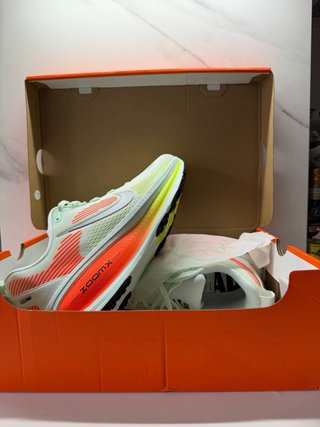Nike Vomero 18 HM6803-300 Talla 44.5 Nuevas