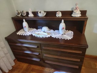 Cómoda de madera clásica
