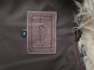 Chaqueta de piel marrón con cuello
