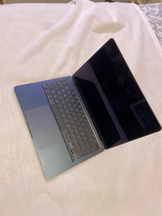 MacBook M2 8 core CPU/GPU 8GB RAM