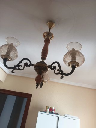 Lámparas de mesa doradas y transparentes